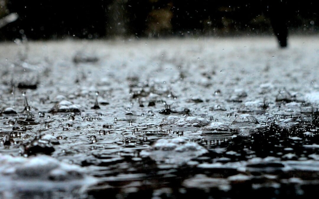 A chuva entope cano de esgoto?
